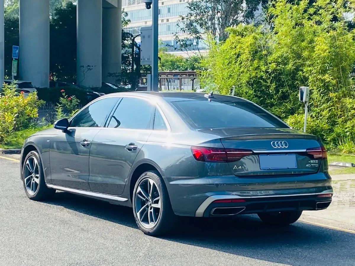 2022 Audi A4L 2.0T 190HP L4 7DCT,autocango,china used car exporter,china ev exporter,chinese used car exporter,chinese used ev exporter