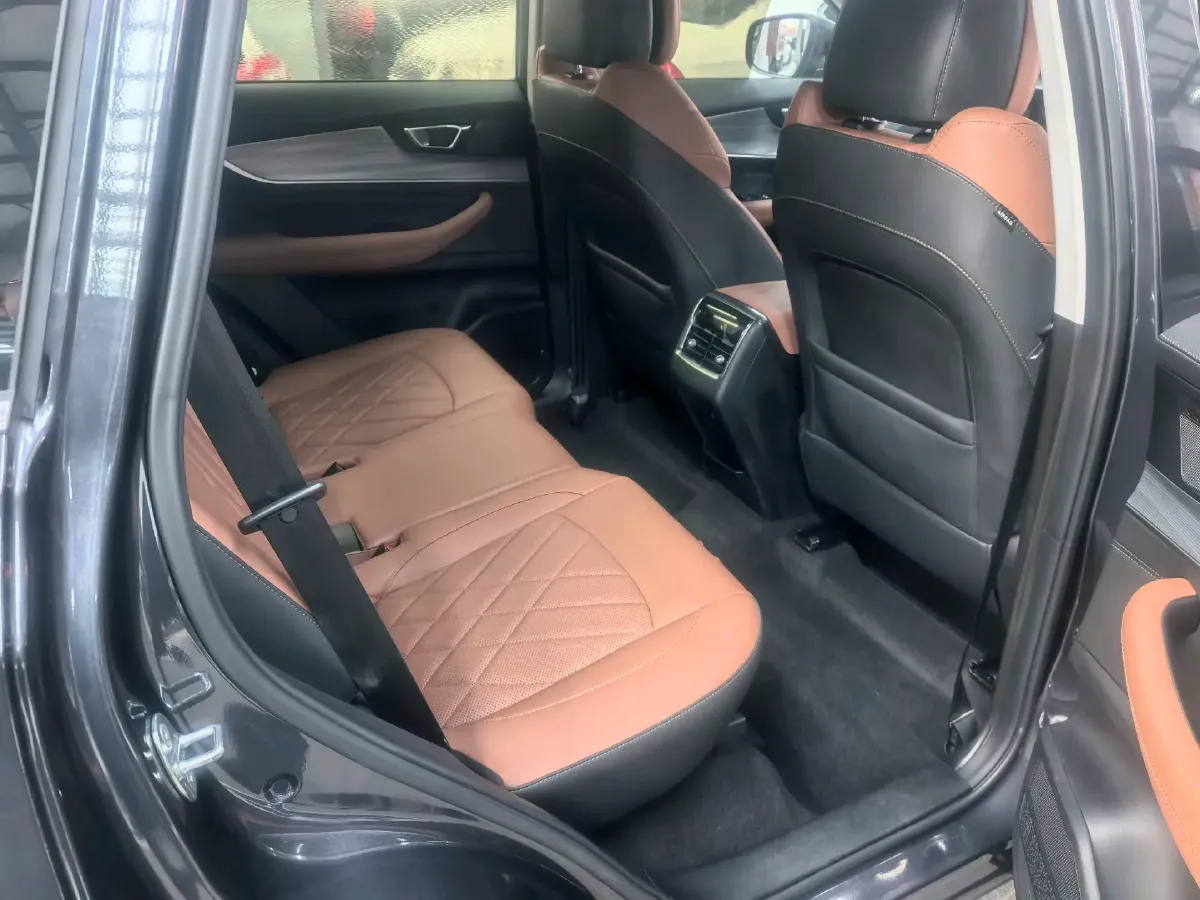 2021 Chery Tiggo 8 Plus 1.6T 197HP L4 7DCT,autocango,china used car exporter,china ev exporter,chinese used car exporter,chinese used ev exporter