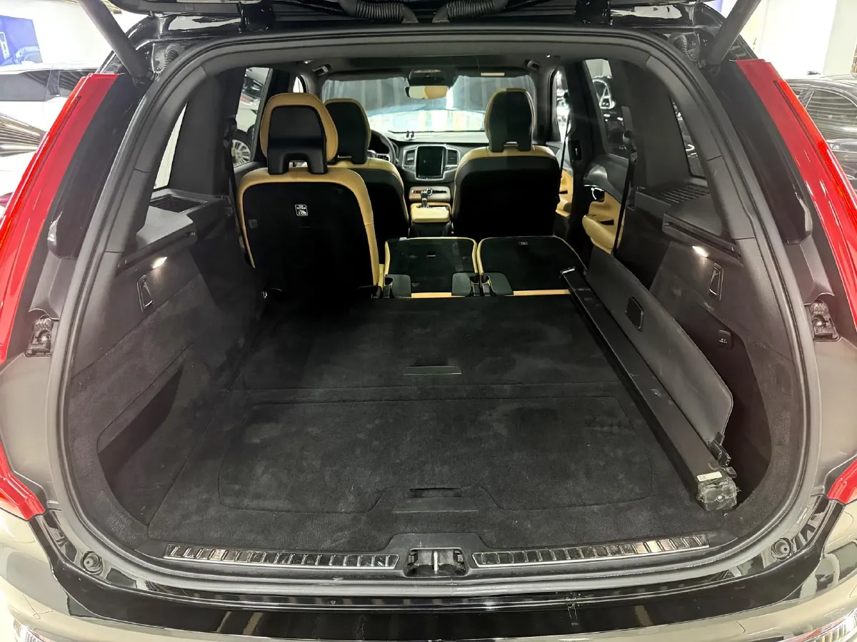 2019 Volvo XC90 2.0T 254HP L4 8AT,autocango,china used car exporter,china ev exporter,chinese used car exporter,chinese used ev exporter