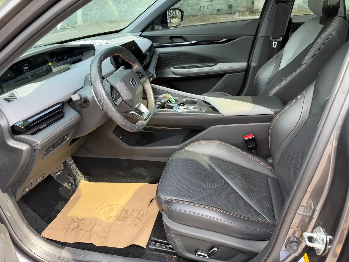 2022 ChangAn UNI-V 1.5T 188HP L4 7DCT,autocango,china used car exporter,china ev exporter,chinese used car exporter,chinese used ev exporter