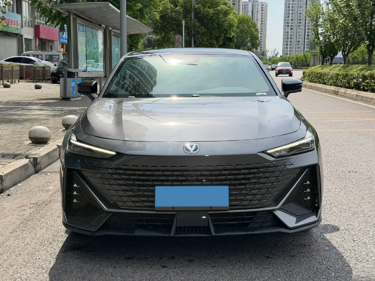 2022 ChangAn UNI-V 1.5T 188HP L4 7DCT,autocango,china used car exporter,china ev exporter,chinese used car exporter,chinese used ev exporter