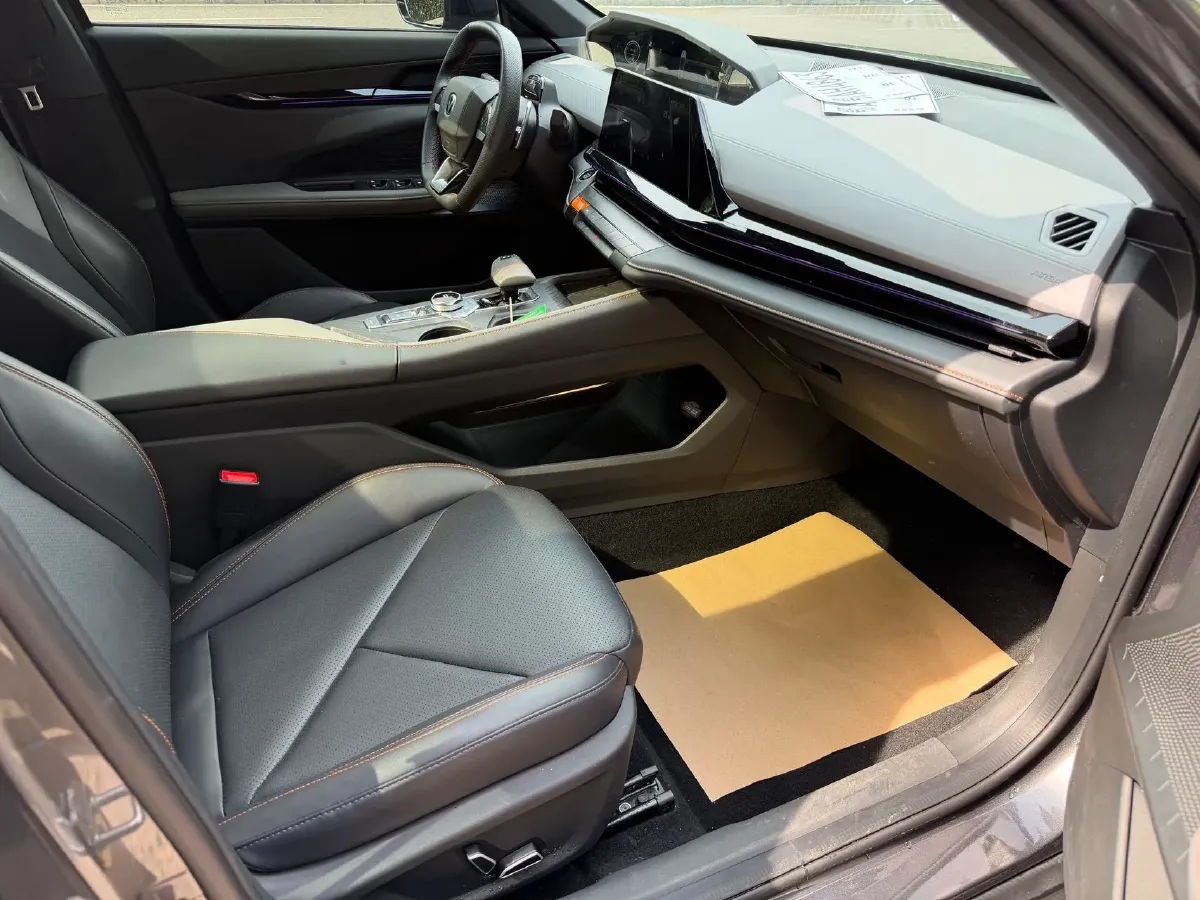 2022 ChangAn UNI-V 1.5T 188HP L4 7DCT,autocango,china used car exporter,china ev exporter,chinese used car exporter,chinese used ev exporter