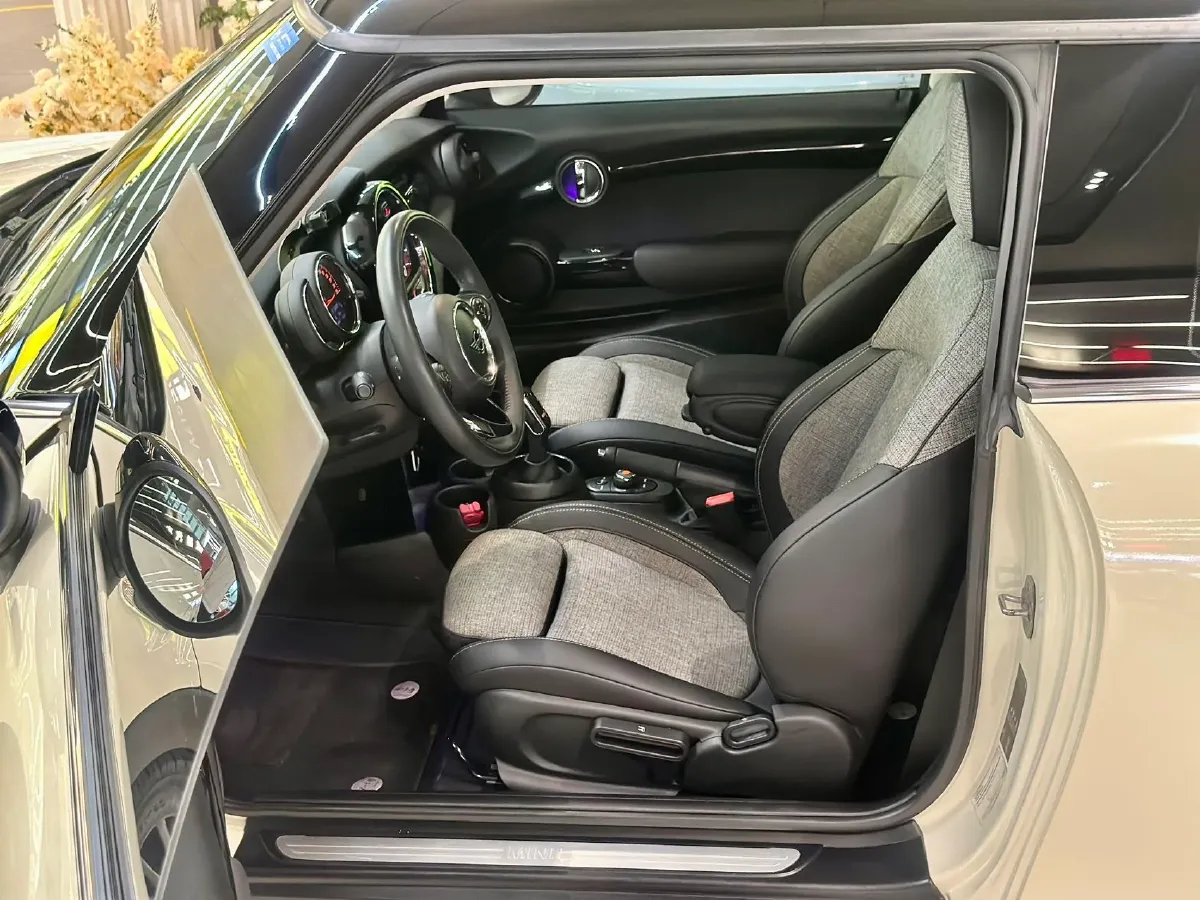 2020 MINI MINI 1.5T 136HP L3 7DCT,autocango,china used car exporter,china ev exporter,chinese used car exporter,chinese used ev exporter