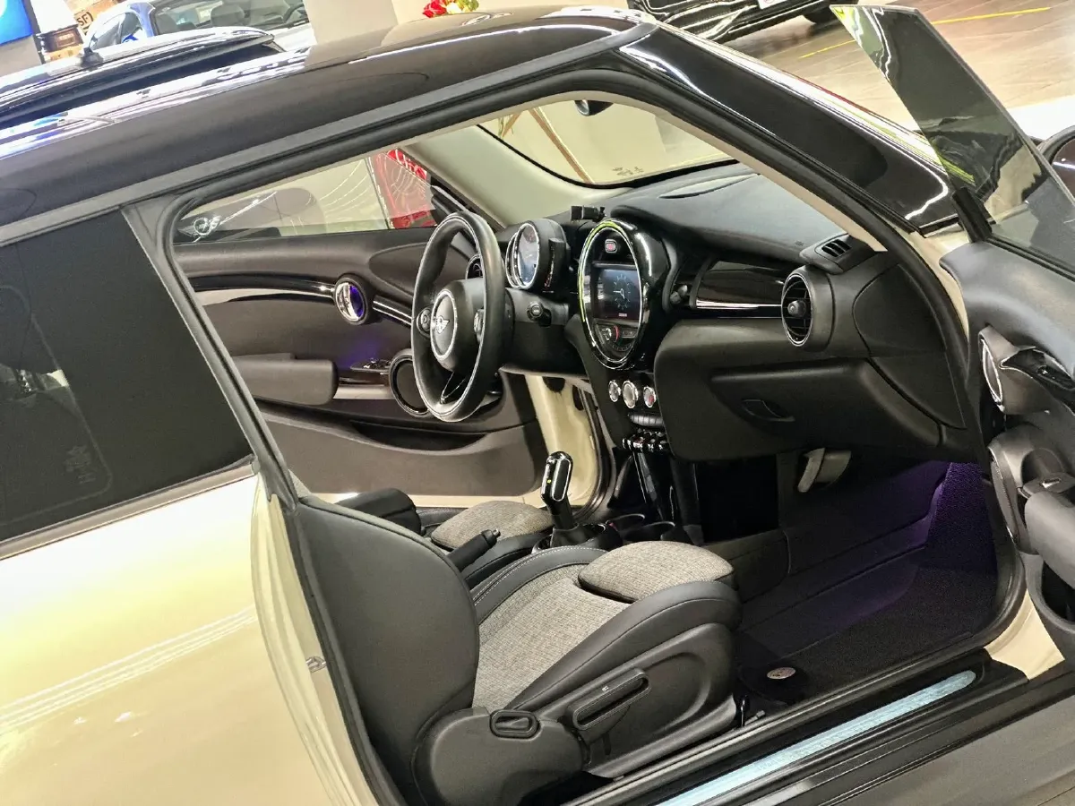2020 MINI MINI 1.5T 136HP L3 7DCT,autocango,china used car exporter,china ev exporter,chinese used car exporter,chinese used ev exporter