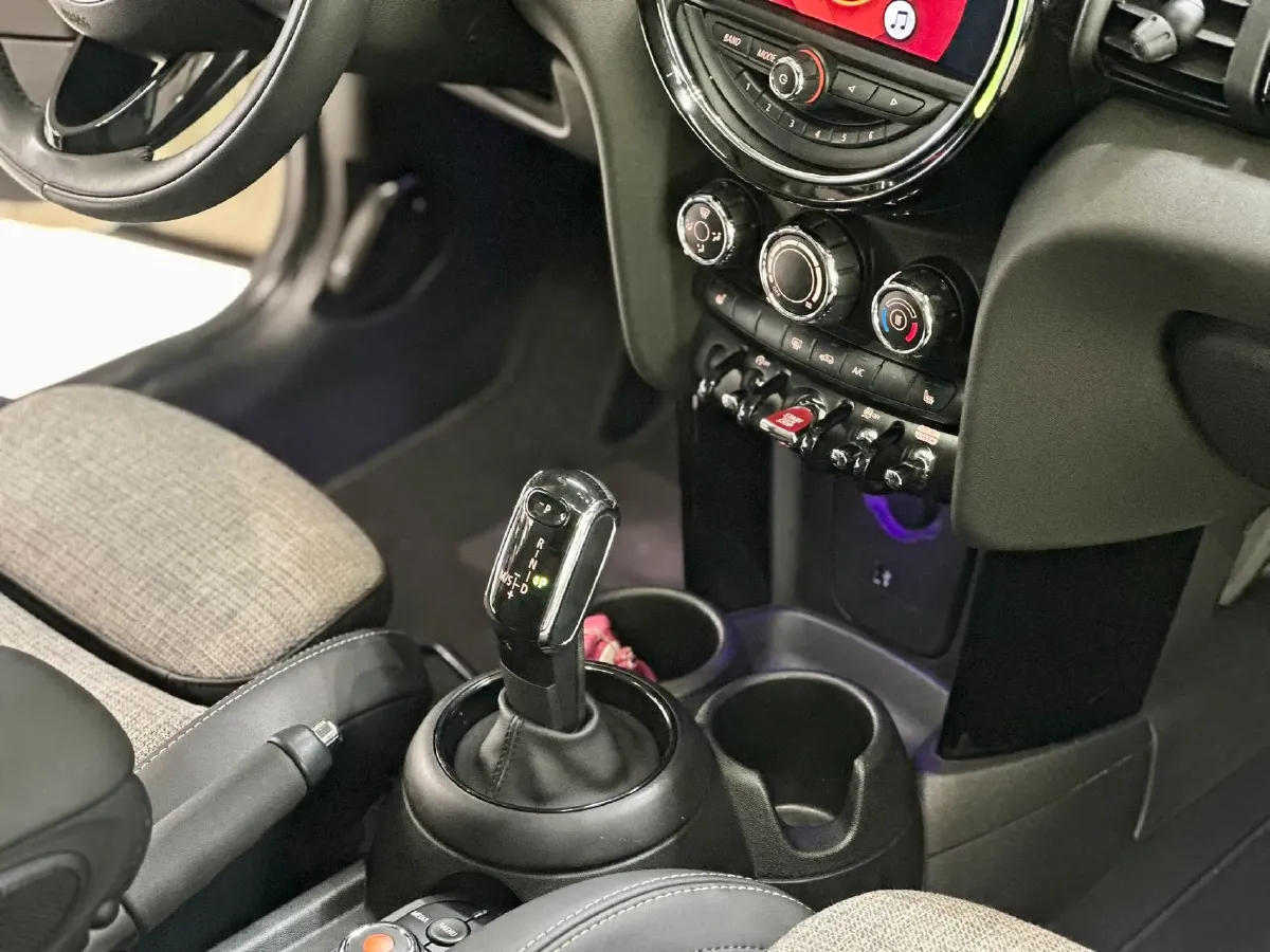 2020 MINI MINI 1.5T 136HP L3 7DCT,autocango,china used car exporter,china ev exporter,chinese used car exporter,chinese used ev exporter