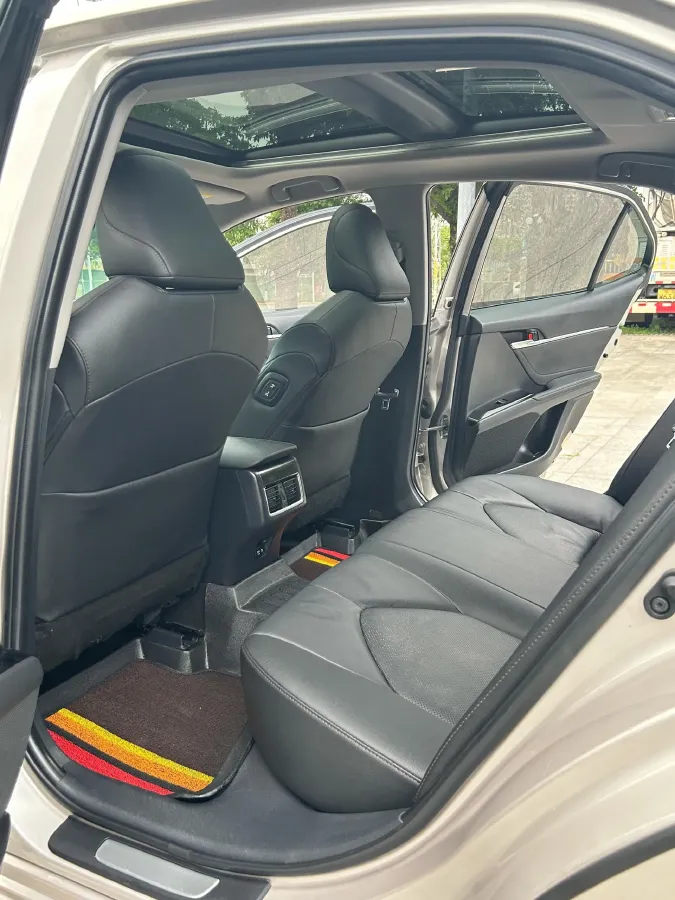2021 Toyota Camry 2.5L 209HP L4 8AT,autocango,china used car exporter,china ev exporter,chinese used car exporter,chinese used ev exporter