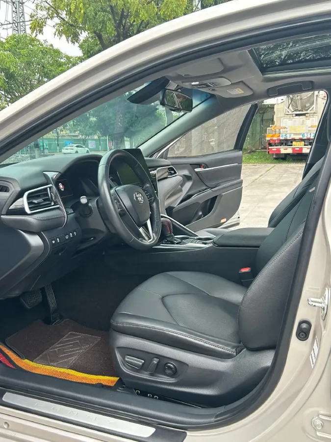 2021 Toyota Camry 2.5L 209HP L4 8AT,autocango,china used car exporter,china ev exporter,chinese used car exporter,chinese used ev exporter