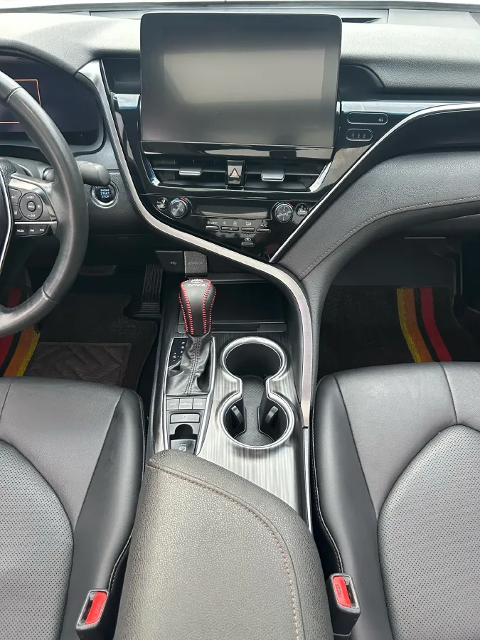 2021 Toyota Camry 2.5L 209HP L4 8AT,autocango,china used car exporter,china ev exporter,chinese used car exporter,chinese used ev exporter