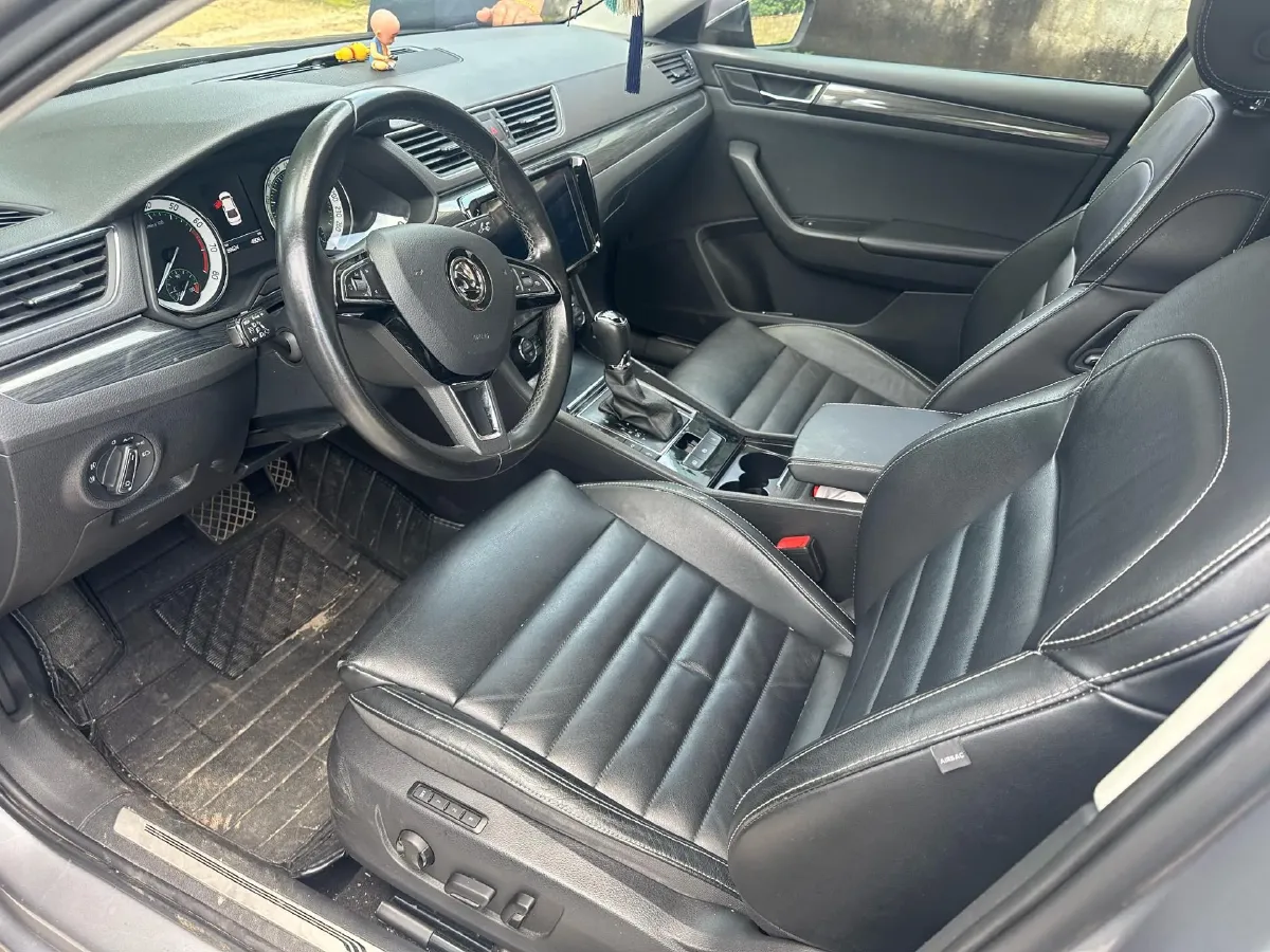 2018 Skoda Kodiak 1.8T 180HP L4 7DCT,autocango,china used car exporter,china ev exporter,chinese used car exporter,chinese used ev exporter