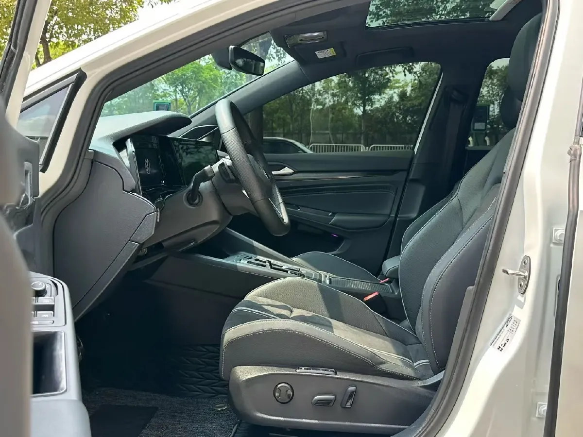 2023 Volkswagen Golf 1.4T 150HP L4 7DCT,autocango,china used car exporter,china ev exporter,chinese used car exporter,chinese used ev exporter