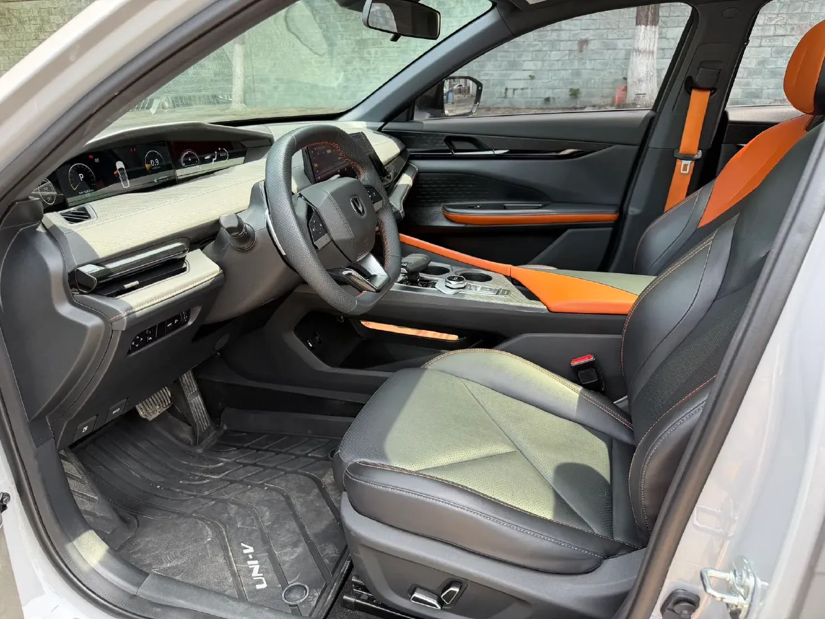 2022 ChangAn UNI-V 1.5T 188HP L4 7DCT,autocango,china used car exporter,china ev exporter,chinese used car exporter,chinese used ev exporter