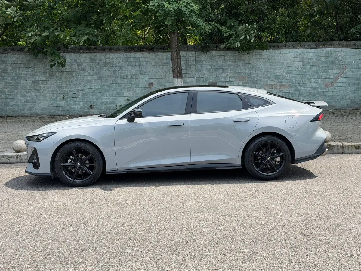 2022 ChangAn UNI-V 1.5T 188HP L4 7DCT,autocango,china used car exporter,china ev exporter,chinese used car exporter,chinese used ev exporter