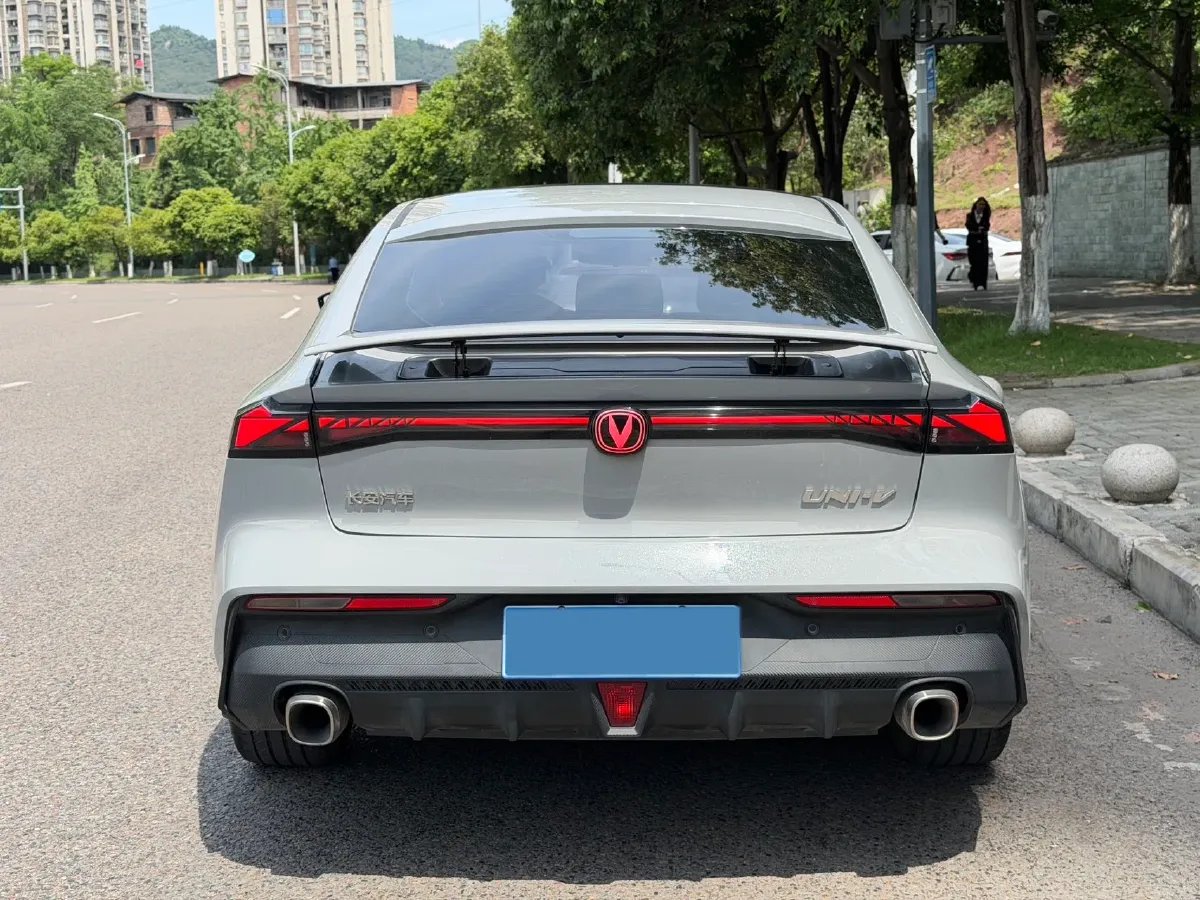 2022 ChangAn UNI-V 1.5T 188HP L4 7DCT,autocango,china used car exporter,china ev exporter,chinese used car exporter,chinese used ev exporter
