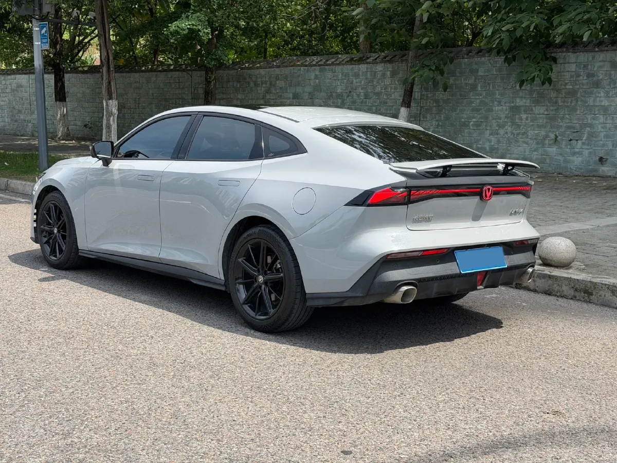 2022 ChangAn UNI-V 1.5T 188HP L4 7DCT,autocango,china used car exporter,china ev exporter,chinese used car exporter,chinese used ev exporter