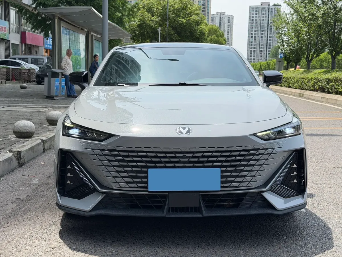 2022 ChangAn UNI-V 1.5T 188HP L4 7DCT,autocango,china used car exporter,china ev exporter,chinese used car exporter,chinese used ev exporter