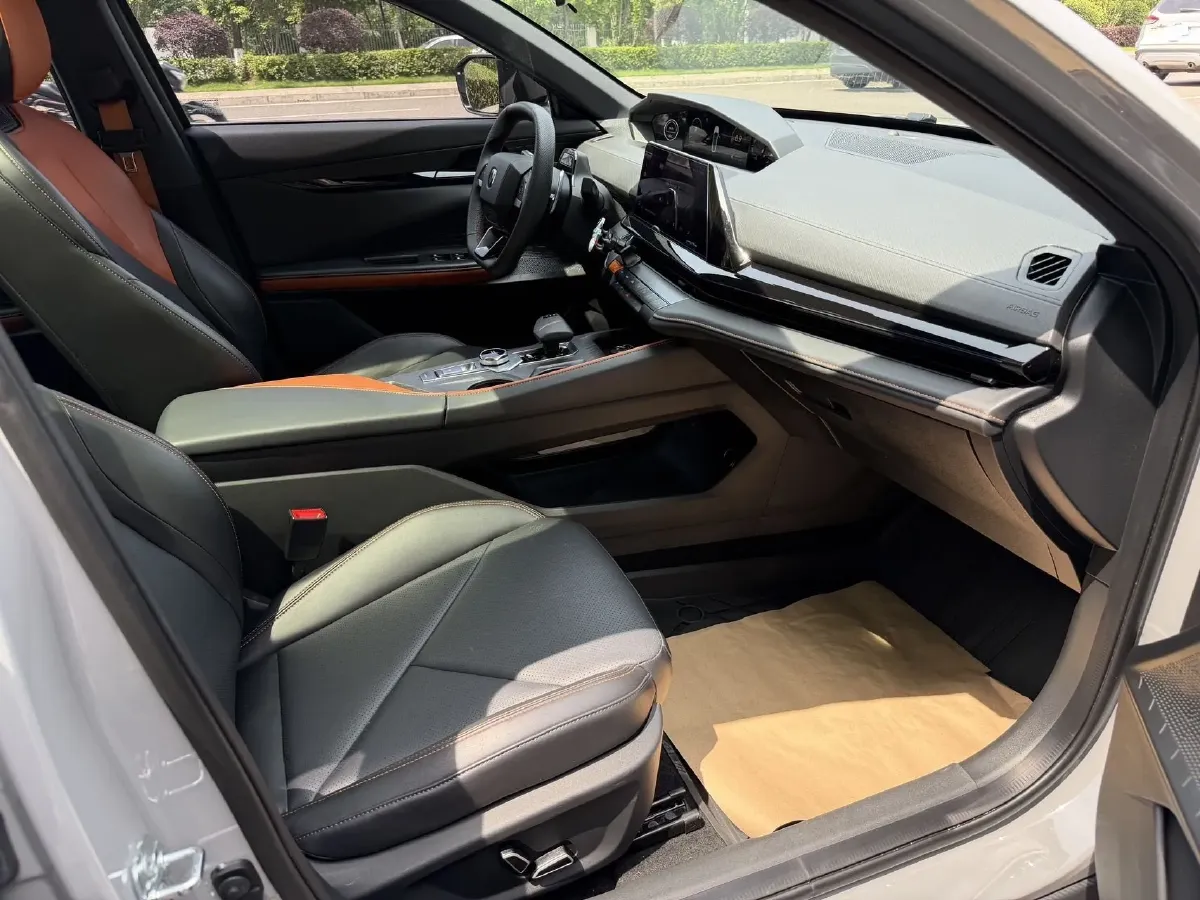 2022 ChangAn UNI-V 1.5T 188HP L4 7DCT,autocango,china used car exporter,china ev exporter,chinese used car exporter,chinese used ev exporter