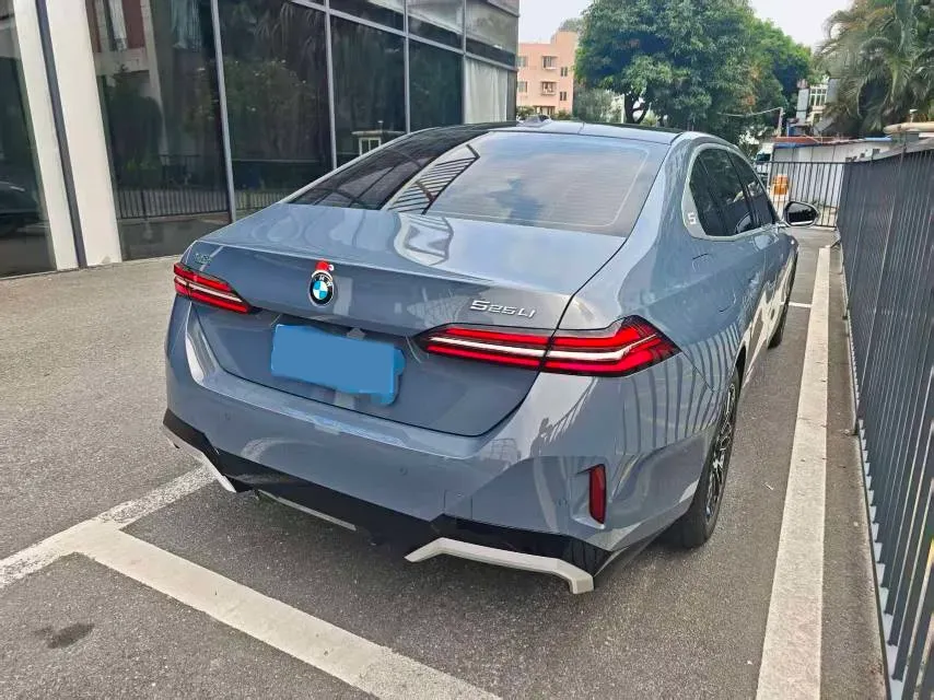 2024 BMW 5 Series 2.0T 190HP L4 8AT,autocango,china used car exporter,china ev exporter,chinese used car exporter,chinese used ev exporter