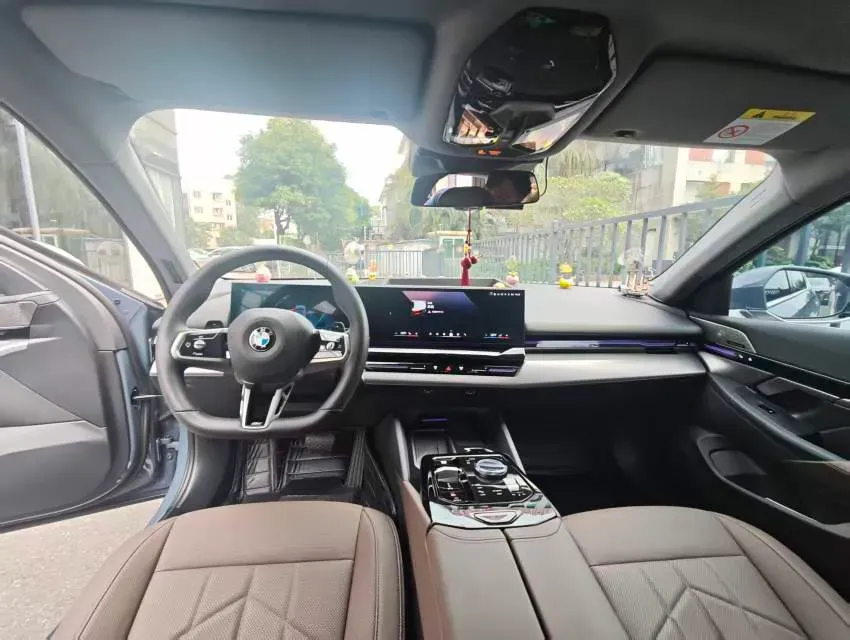 2024 BMW 5 Series 2.0T 190HP L4 8AT,autocango,china used car exporter,china ev exporter,chinese used car exporter,chinese used ev exporter