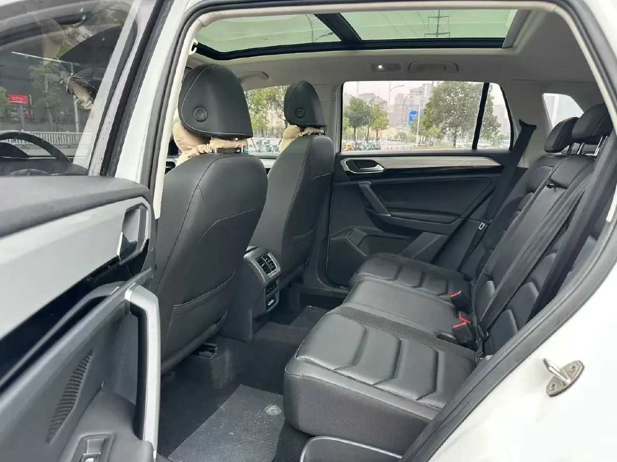 2019 Jeep Cherokee 2.0T 234HP L4 9AT,autocango,china used car exporter,china ev exporter,chinese used car exporter,chinese used ev exporter