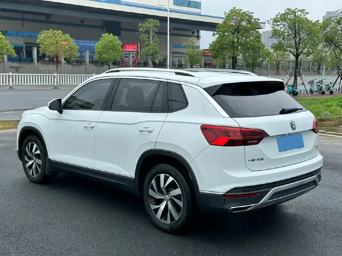 2019 Jeep Cherokee 2.0T 234HP L4 9AT,autocango,china used car exporter,china ev exporter,chinese used car exporter,chinese used ev exporter