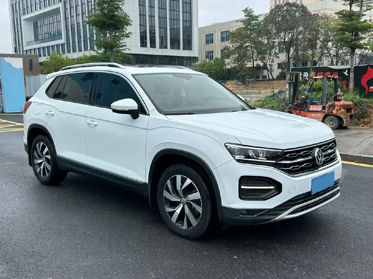 2019 Jeep Cherokee 2.0T 234HP L4 9AT,autocango,china used car exporter,china ev exporter,chinese used car exporter,chinese used ev exporter