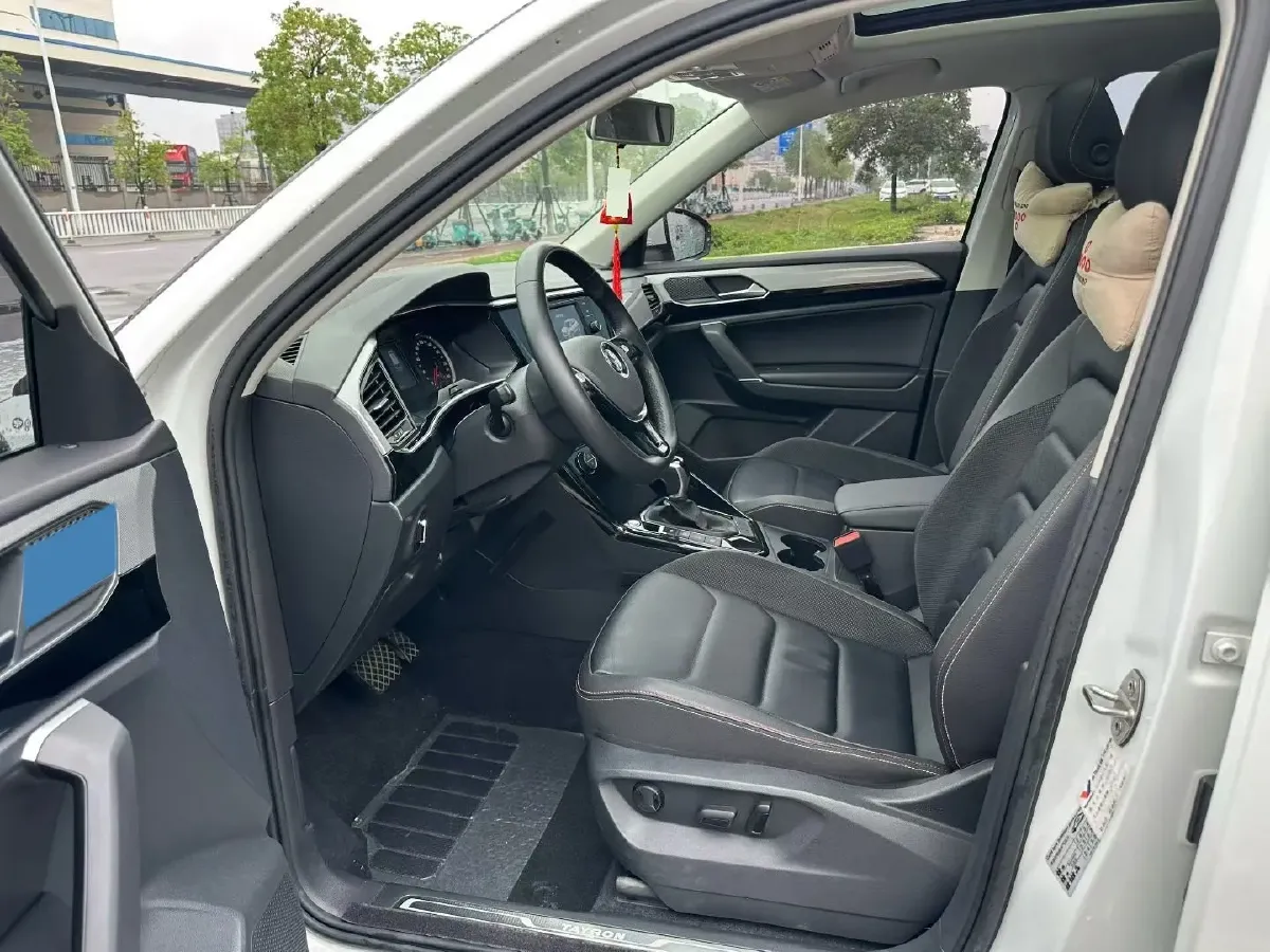 2019 Jeep Cherokee 2.0T 234HP L4 9AT,autocango,china used car exporter,china ev exporter,chinese used car exporter,chinese used ev exporter