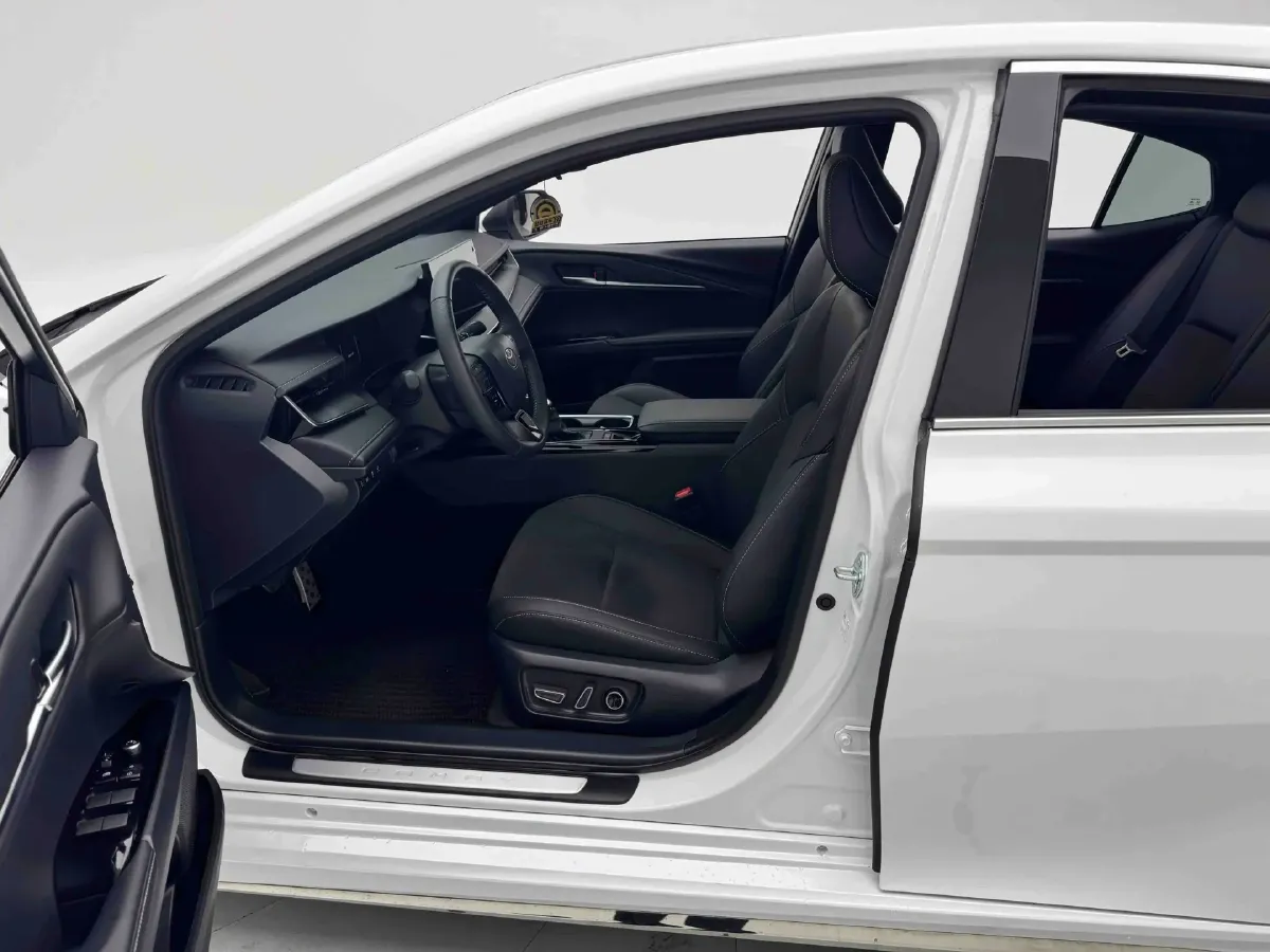 2026 Toyota Camry 2.0L 152HP L4 E-CVT Hybrid,autocango,china used car exporter,china ev exporter,chinese used car exporter,chinese used ev exporter