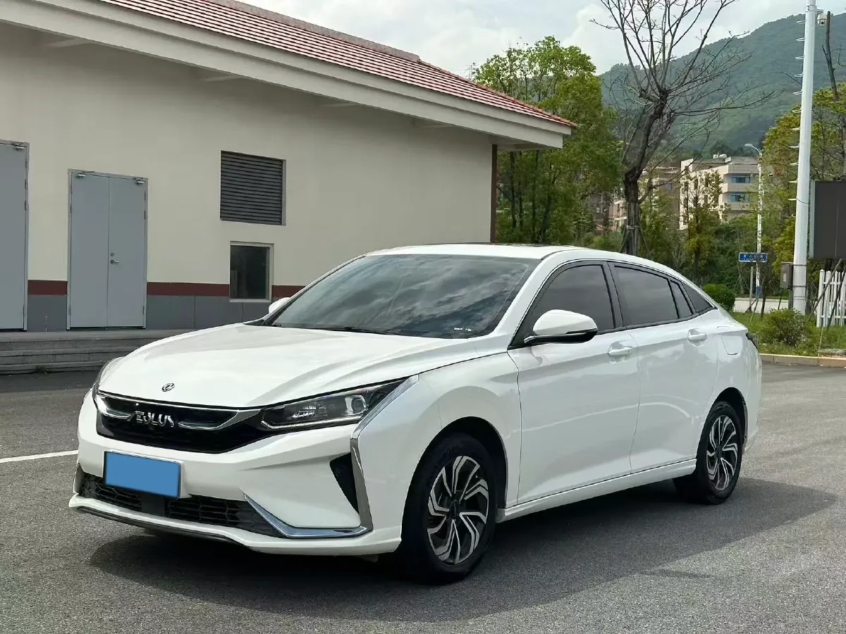 2023 DongFeng Aeolus YiXuan 1.5T 197HP L4 6DCT,autocango,china used car exporter,china ev exporter,chinese used car exporter,chinese used ev exporter
