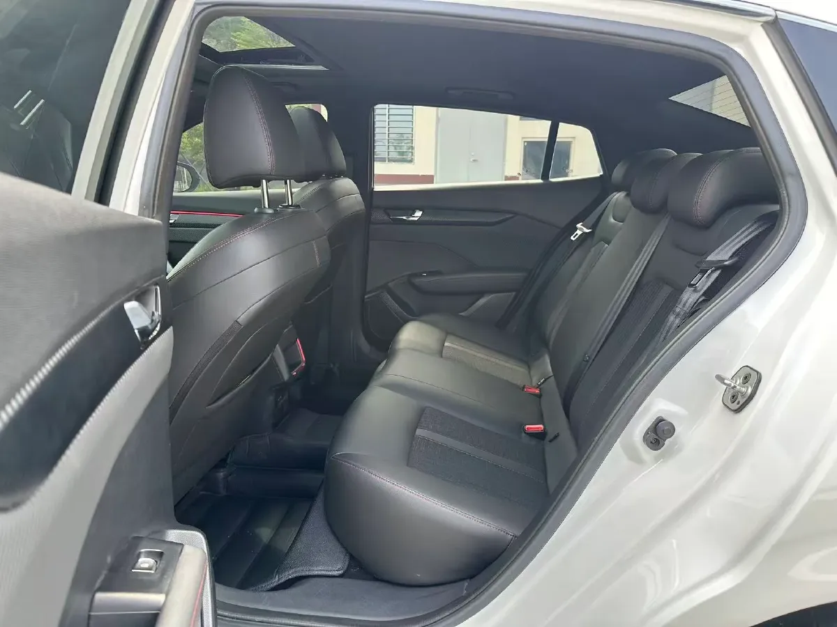 2023 DongFeng Aeolus YiXuan 1.5T 197HP L4 6DCT,autocango,china used car exporter,china ev exporter,chinese used car exporter,chinese used ev exporter