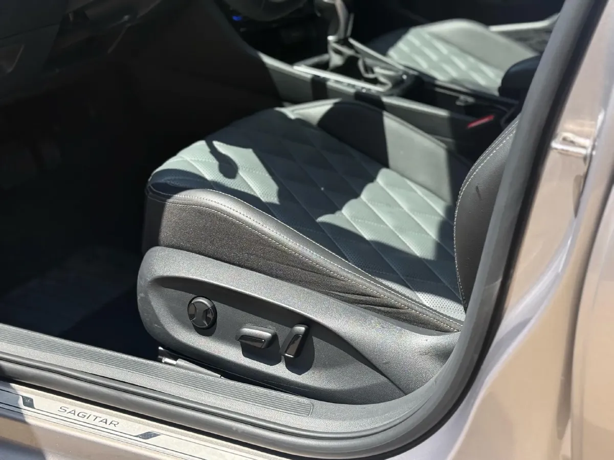 2023 Volkswagen Sagitar 1.5T 160HP L4 7DCT,autocango,china used car exporter,china ev exporter,chinese used car exporter,chinese used ev exporter