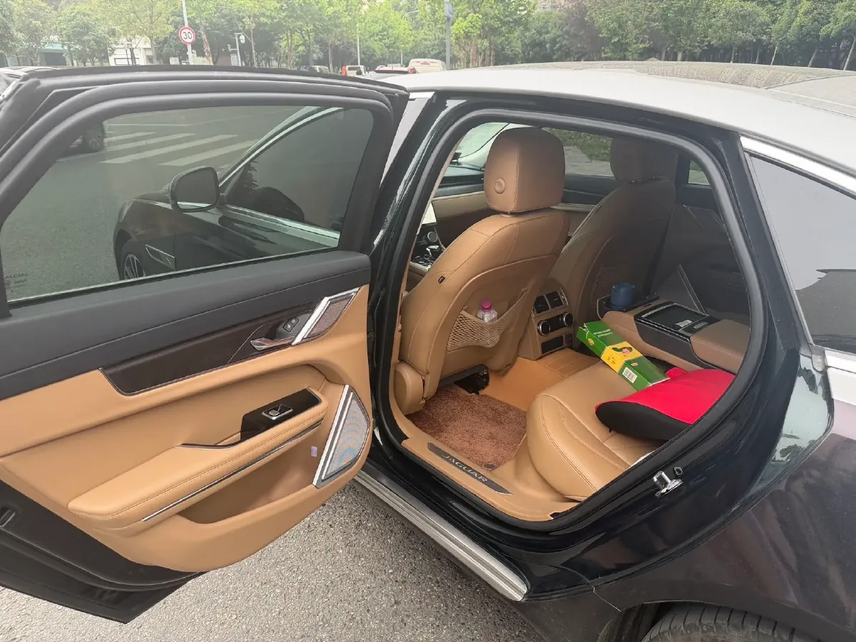 2022 Jaguar XFL 2.0T 250HP L4 8AT,autocango,china used car exporter,china ev exporter,chinese used car exporter,chinese used ev exporter
