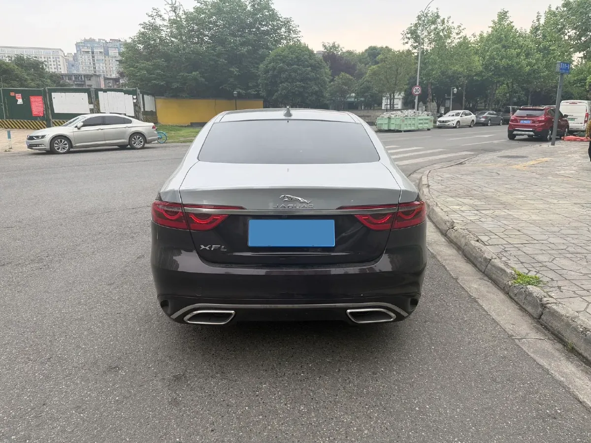 2022 Jaguar XFL 2.0T 250HP L4 8AT,autocango,china used car exporter,china ev exporter,chinese used car exporter,chinese used ev exporter