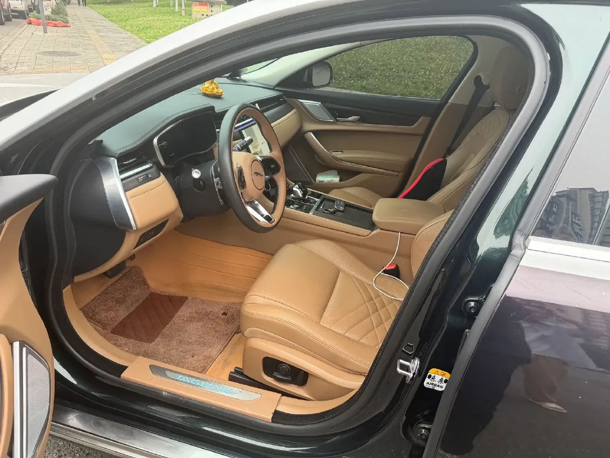 2022 Jaguar XFL 2.0T 250HP L4 8AT,autocango,china used car exporter,china ev exporter,chinese used car exporter,chinese used ev exporter