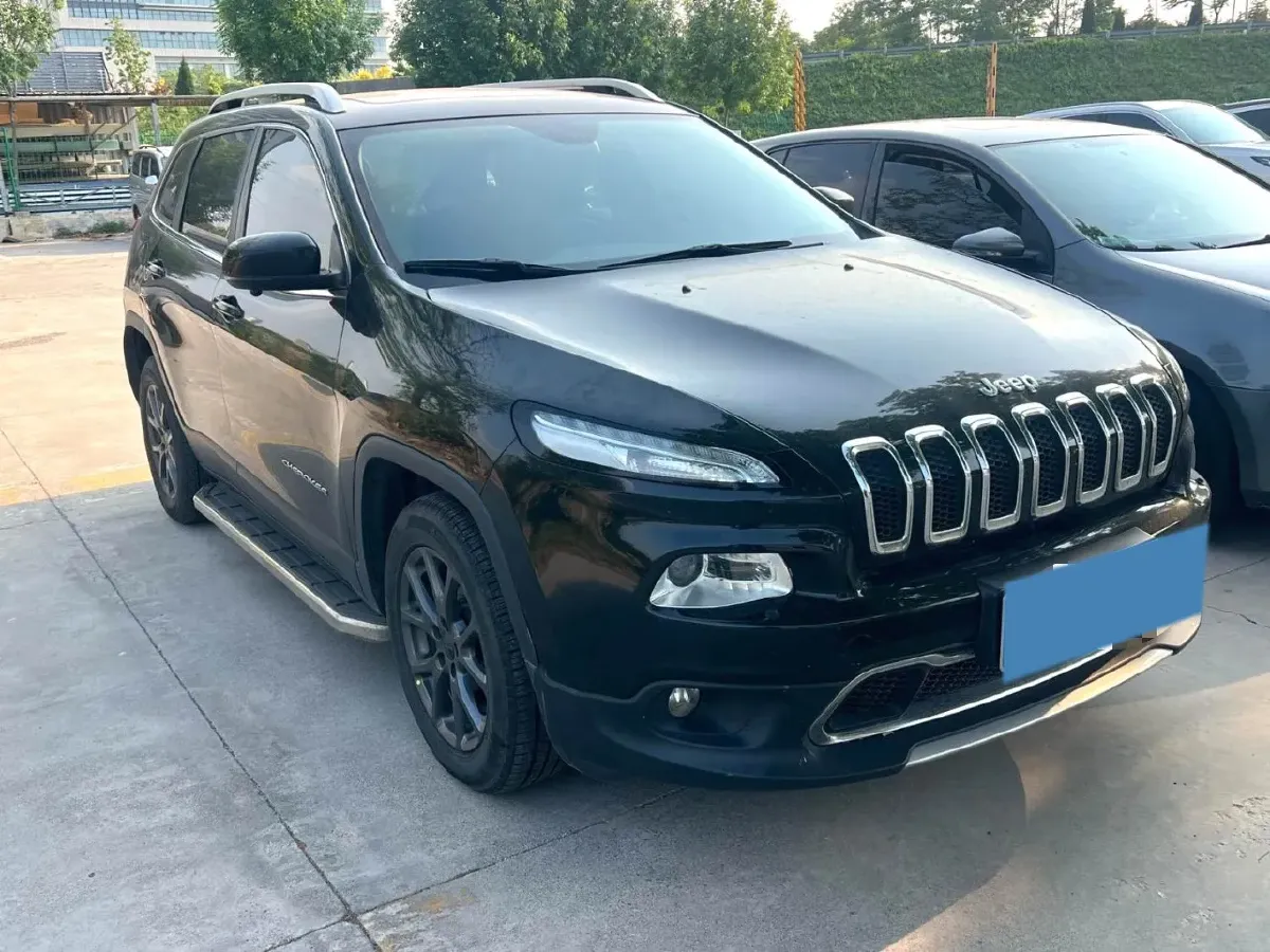 2020 Jeep Cherokee 2.0L 148HP L4 9AT,autocango,china used car exporter,china ev exporter,chinese used car exporter,chinese used ev exporter