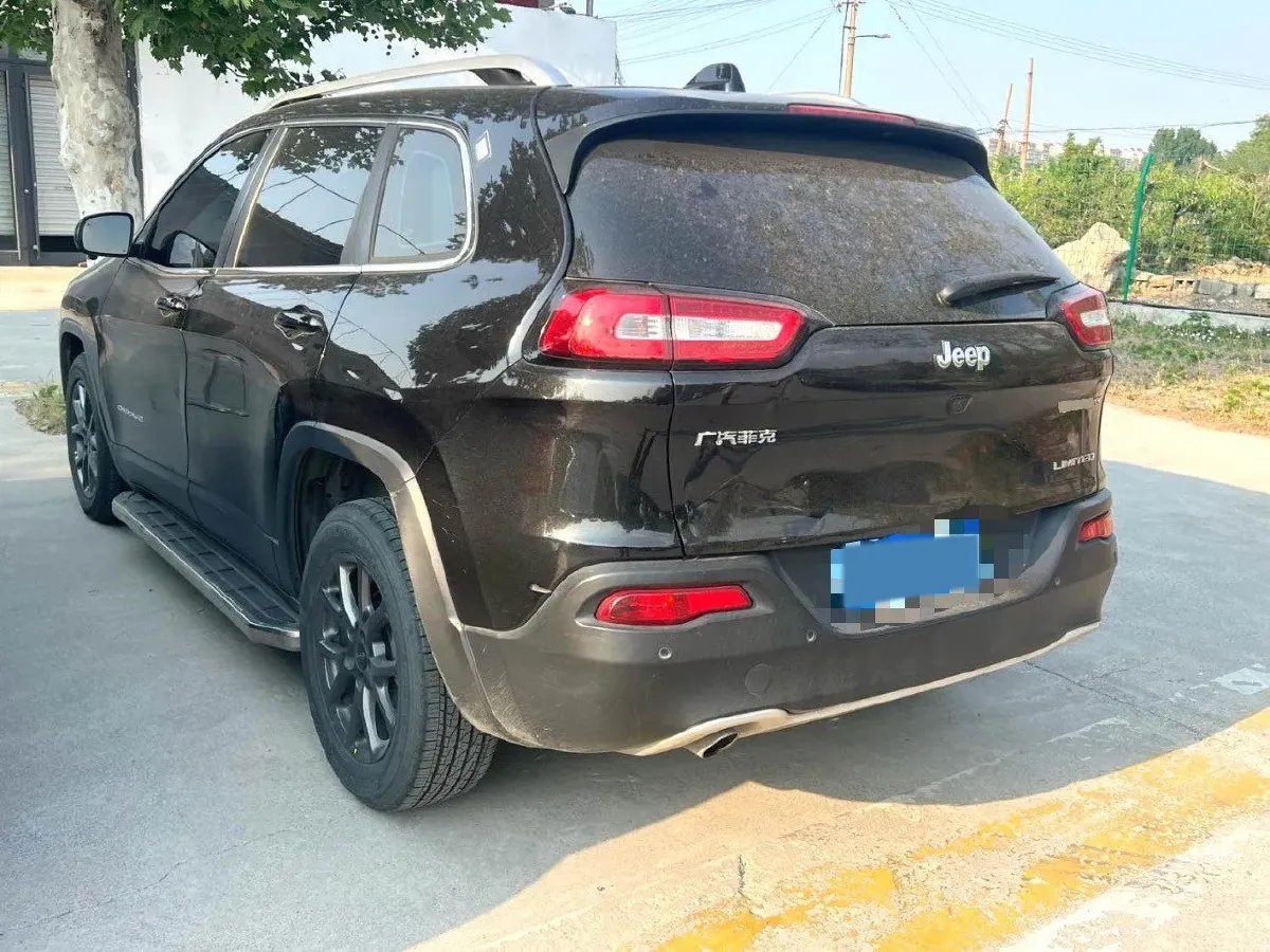 2020 Jeep Cherokee 2.0L 148HP L4 9AT,autocango,china used car exporter,china ev exporter,chinese used car exporter,chinese used ev exporter