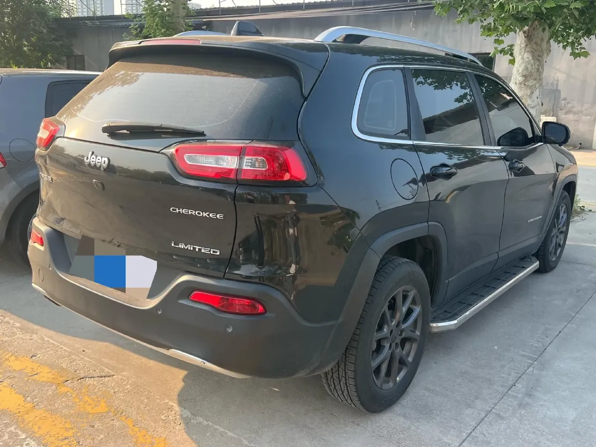 2020 Jeep Cherokee 2.0L 148HP L4 9AT,autocango,china used car exporter,china ev exporter,chinese used car exporter,chinese used ev exporter
