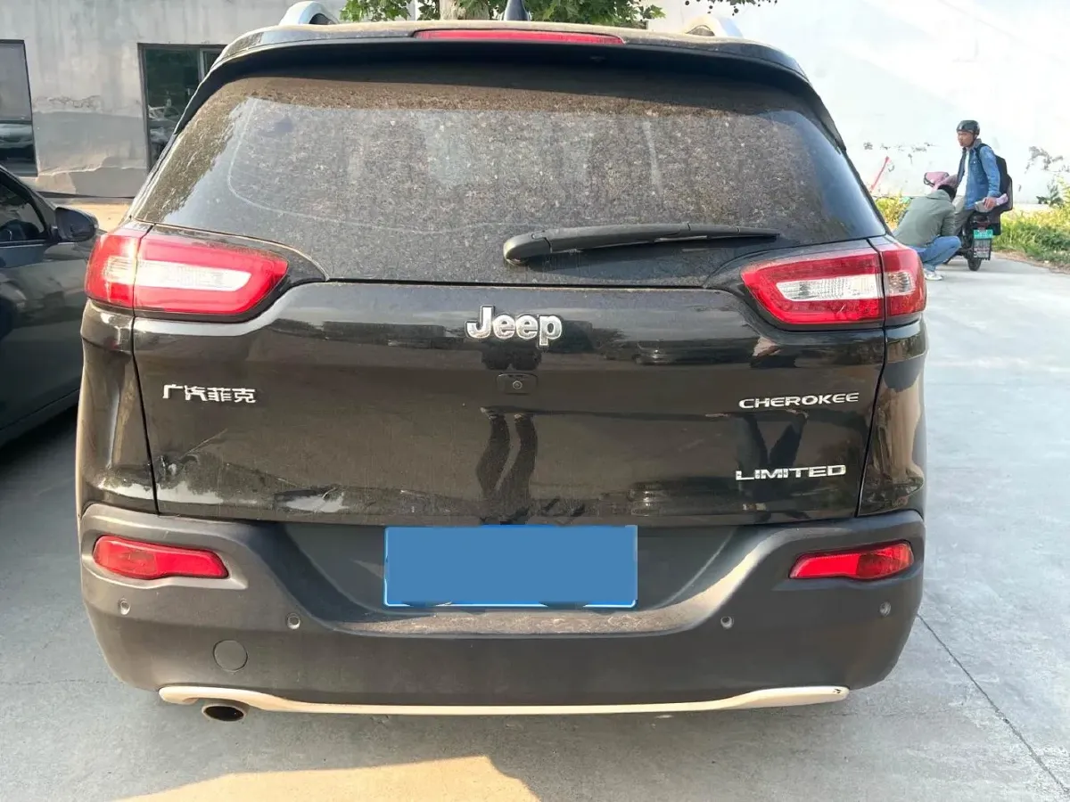 2020 Jeep Cherokee 2.0L 148HP L4 9AT,autocango,china used car exporter,china ev exporter,chinese used car exporter,chinese used ev exporter