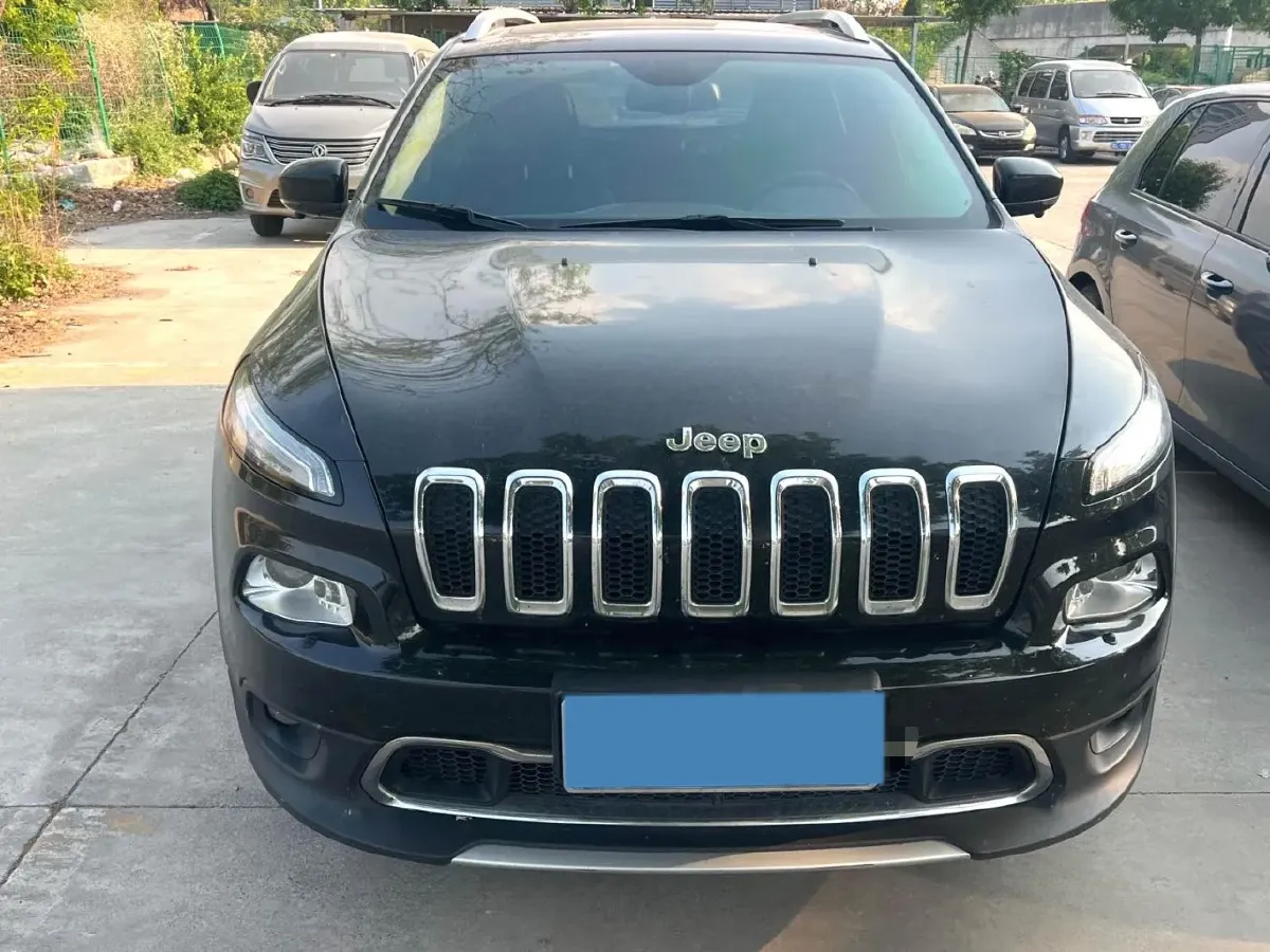2020 Jeep Cherokee 2.0L 148HP L4 9AT,autocango,china used car exporter,china ev exporter,chinese used car exporter,chinese used ev exporter