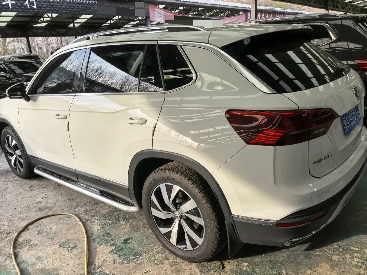 2019 Jeep Cherokee 2.0T 234HP L4 9AT,autocango,china used car exporter,china ev exporter,chinese used car exporter,chinese used ev exporter