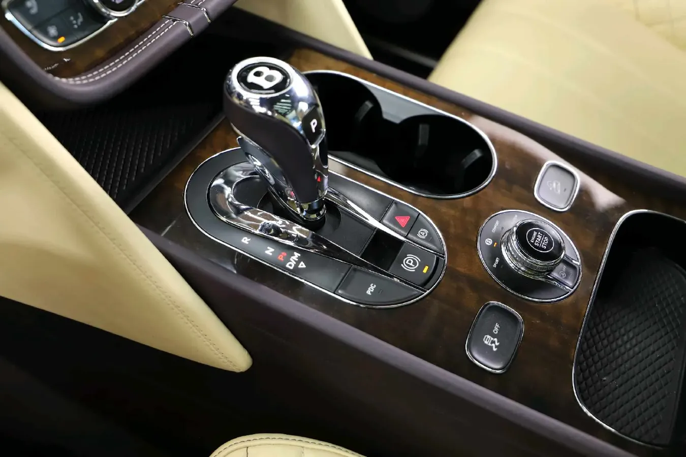 2018 Bentley Bentayga 4.0T 550HP V8 8AT,autocango,china used car exporter,china ev exporter,chinese used car exporter,chinese used ev exporter
