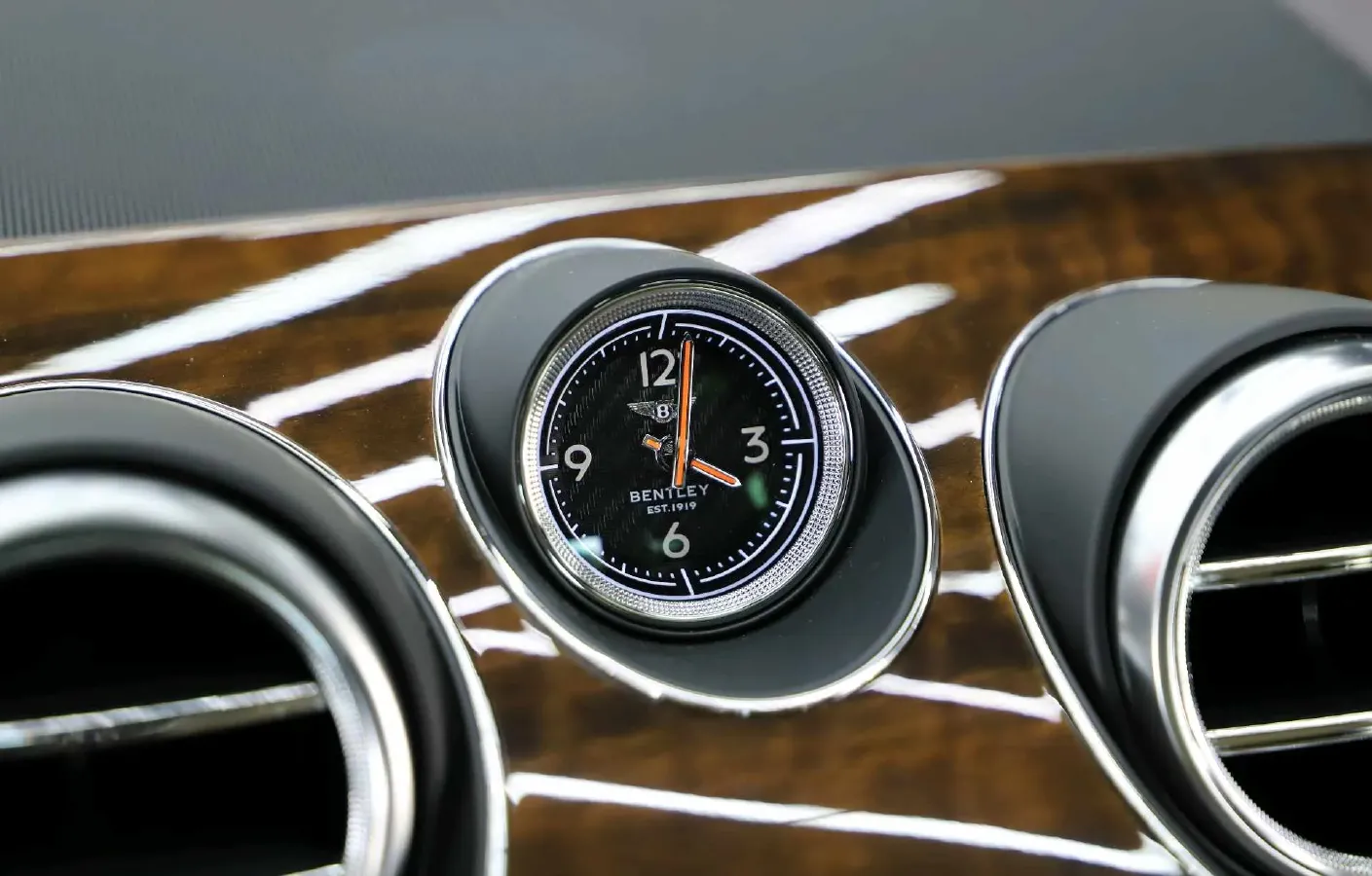 2018 Bentley Bentayga 4.0T 550HP V8 8AT,autocango,china used car exporter,china ev exporter,chinese used car exporter,chinese used ev exporter