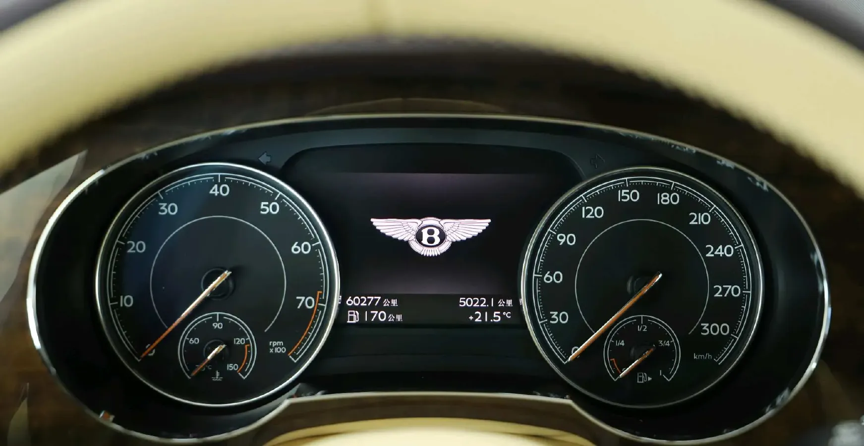 2018 Bentley Bentayga 4.0T 550HP V8 8AT,autocango,china used car exporter,china ev exporter,chinese used car exporter,chinese used ev exporter