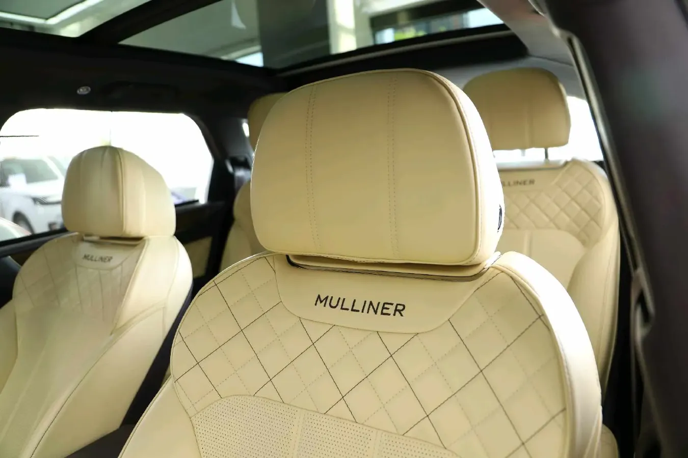 2018 Bentley Bentayga 4.0T 550HP V8 8AT,autocango,china used car exporter,china ev exporter,chinese used car exporter,chinese used ev exporter