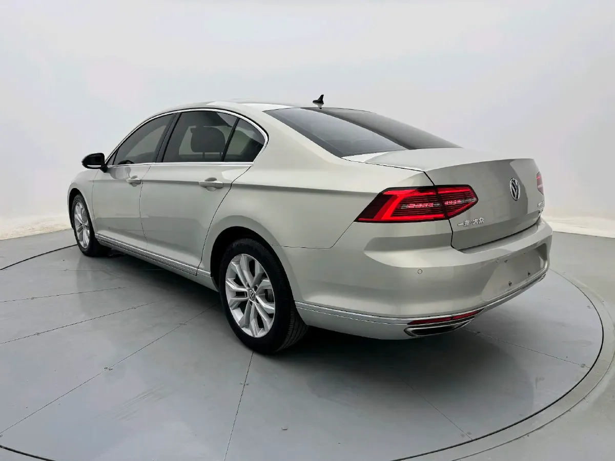 2018 Volkswagen Magotan 2.0T 220HP L4 7DCT,autocango,china used car exporter,china ev exporter,chinese used car exporter,chinese used ev exporter