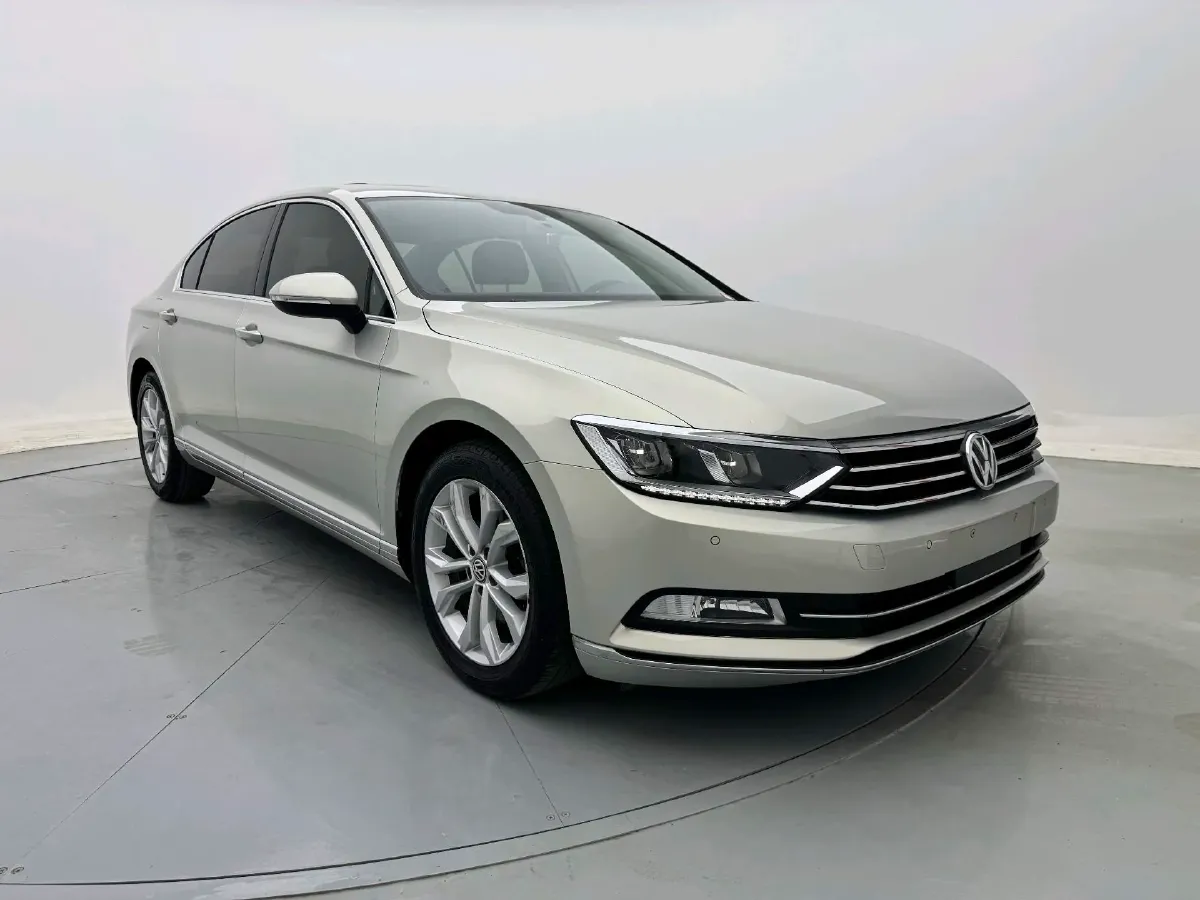 2018 Volkswagen Magotan 2.0T 220HP L4 7DCT,autocango,china used car exporter,china ev exporter,chinese used car exporter,chinese used ev exporter