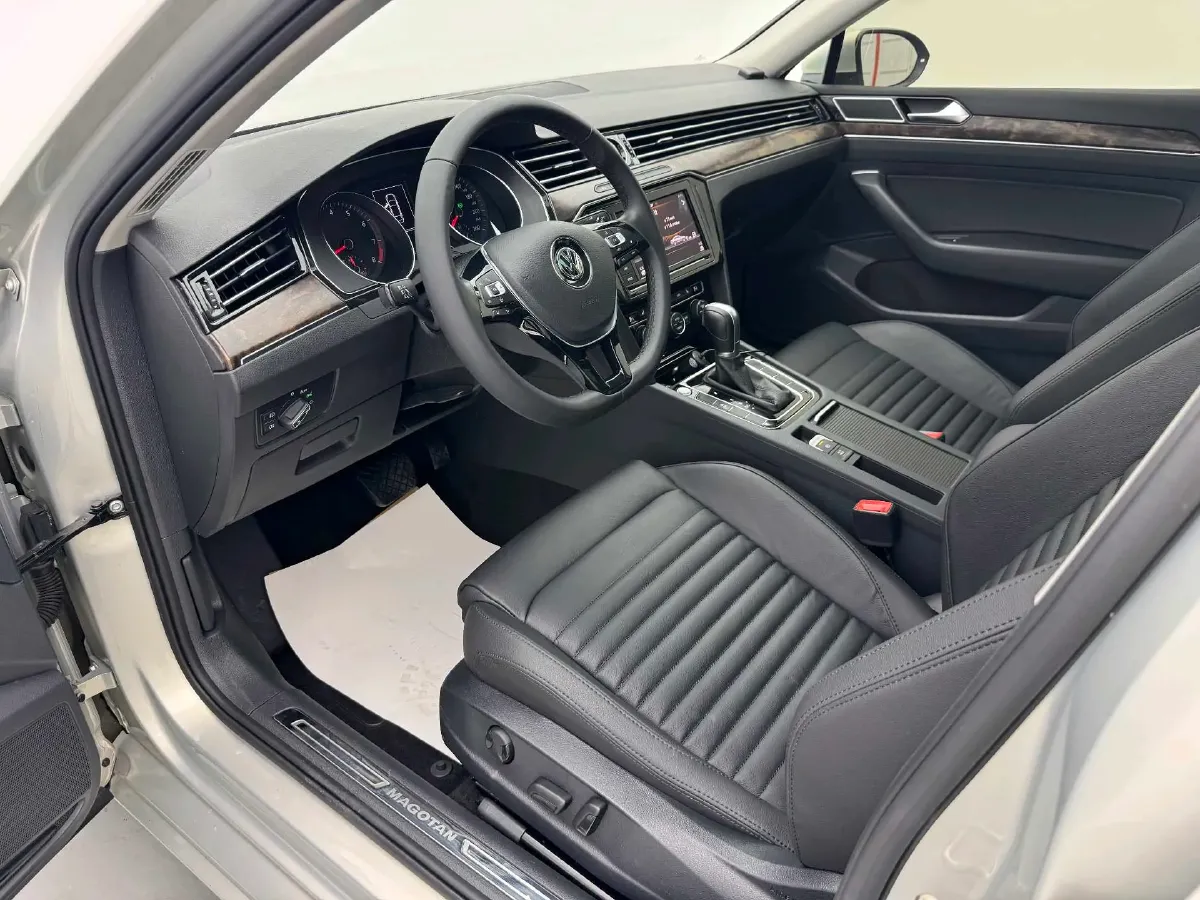 2018 Volkswagen Magotan 2.0T 220HP L4 7DCT,autocango,china used car exporter,china ev exporter,chinese used car exporter,chinese used ev exporter