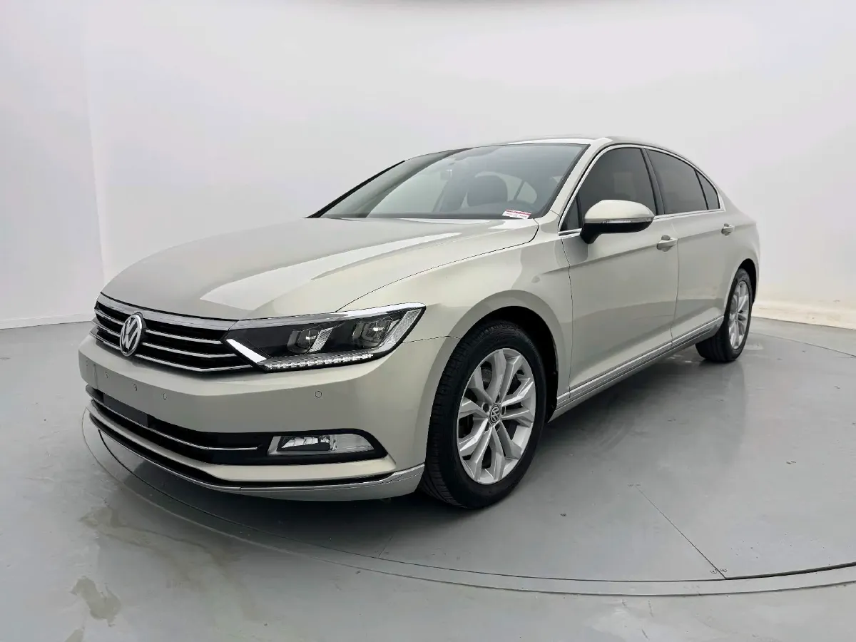 2018 Volkswagen Magotan 2.0T 220HP L4 7DCT,autocango,china used car exporter,china ev exporter,chinese used car exporter,chinese used ev exporter