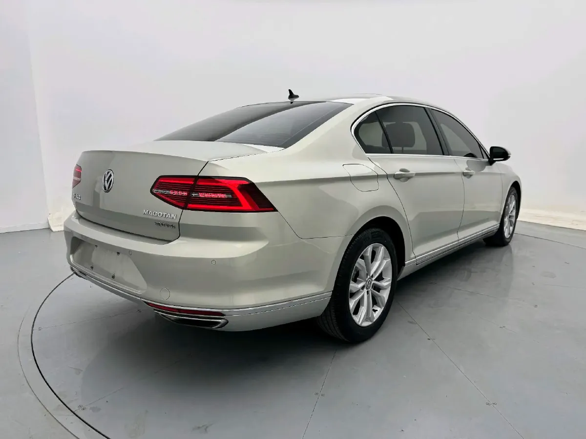 2018 Volkswagen Magotan 2.0T 220HP L4 7DCT,autocango,china used car exporter,china ev exporter,chinese used car exporter,chinese used ev exporter