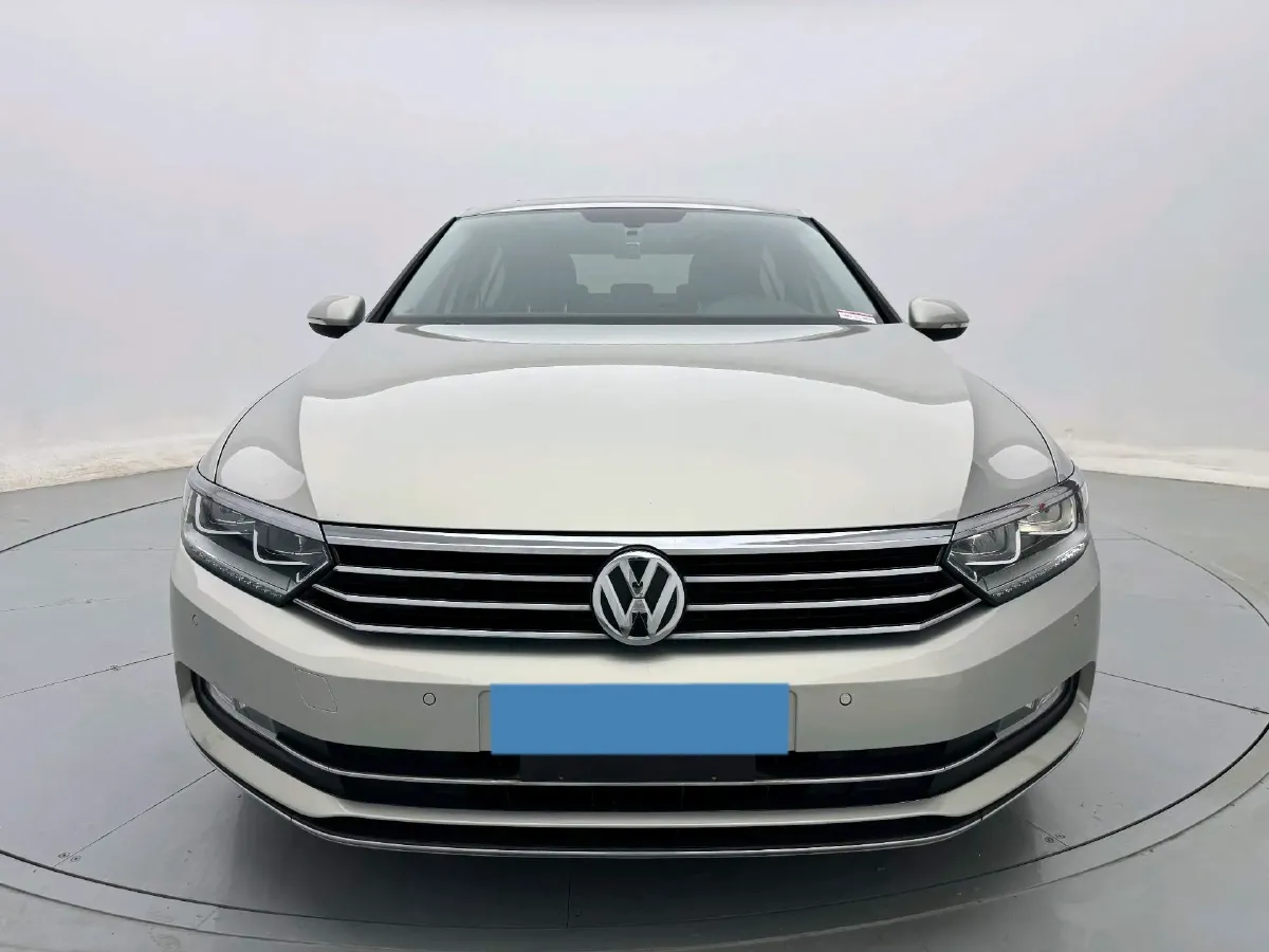 2018 Volkswagen Magotan 2.0T 220HP L4 7DCT,autocango,china used car exporter,china ev exporter,chinese used car exporter,chinese used ev exporter