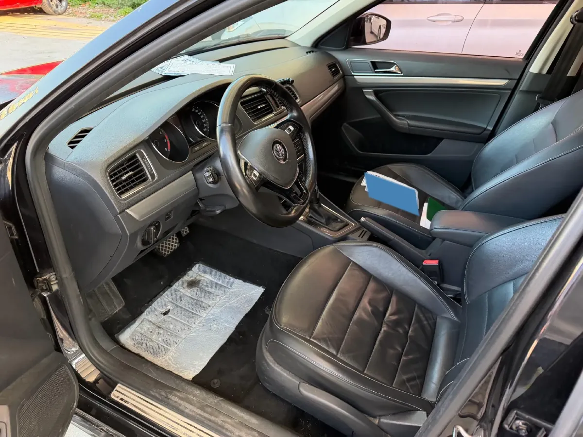 2018 Skoda Karoq 1.4T 150HP L4 7DCT,autocango,china used car exporter,china ev exporter,chinese used car exporter,chinese used ev exporter